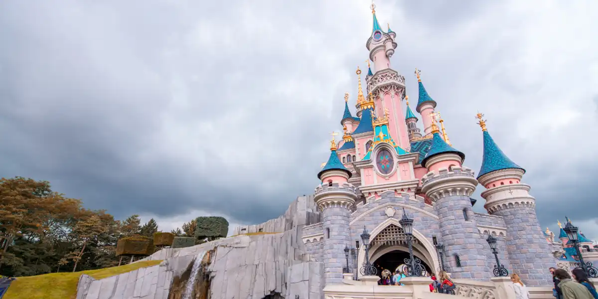 https://toduk.blob.core.windows.net/hotelimage/package/slider/disneyland park-paris.webp